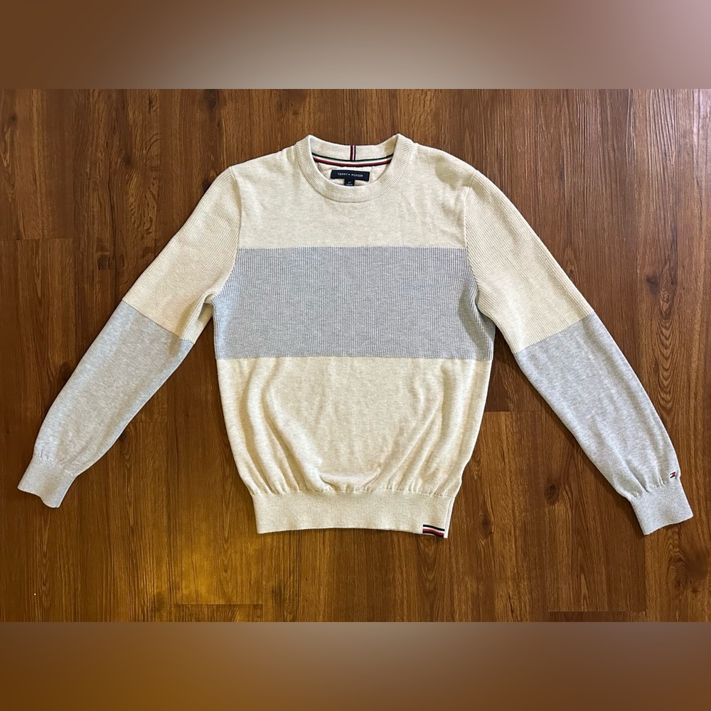 Tommy Hilfiger Men's Beige and Light Gray Crewneck Sweater